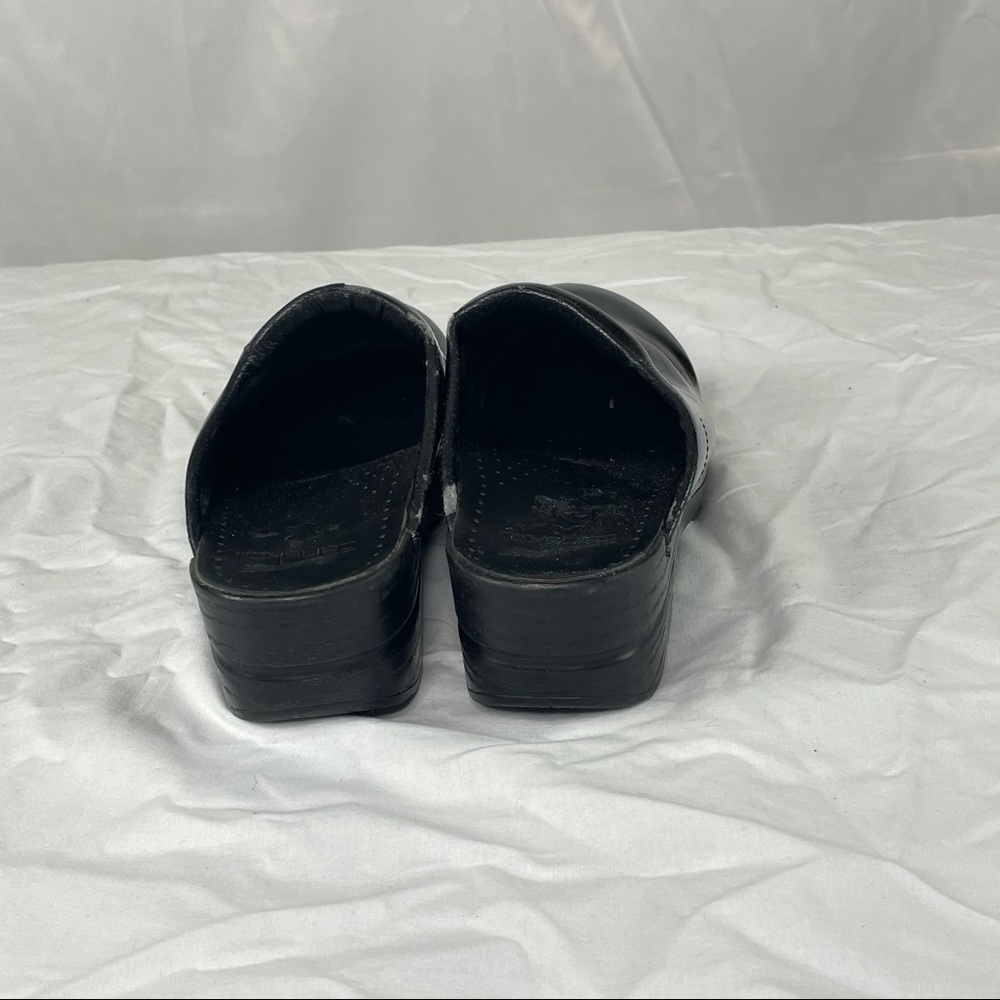 Size 4 deals in dansko